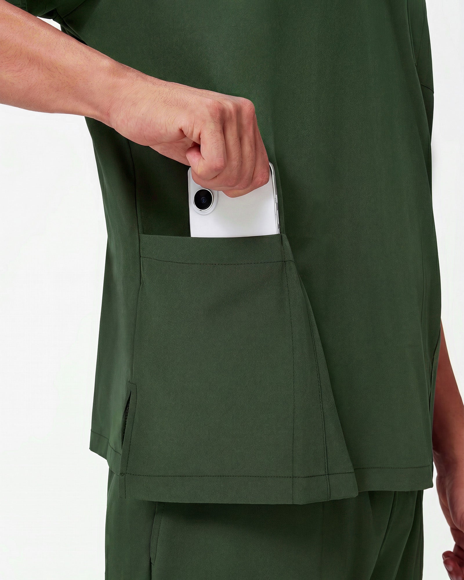 JelriSoFit set quirúrgico de 3 piezas para hombre Verde Musgo, detalle del bolsillo