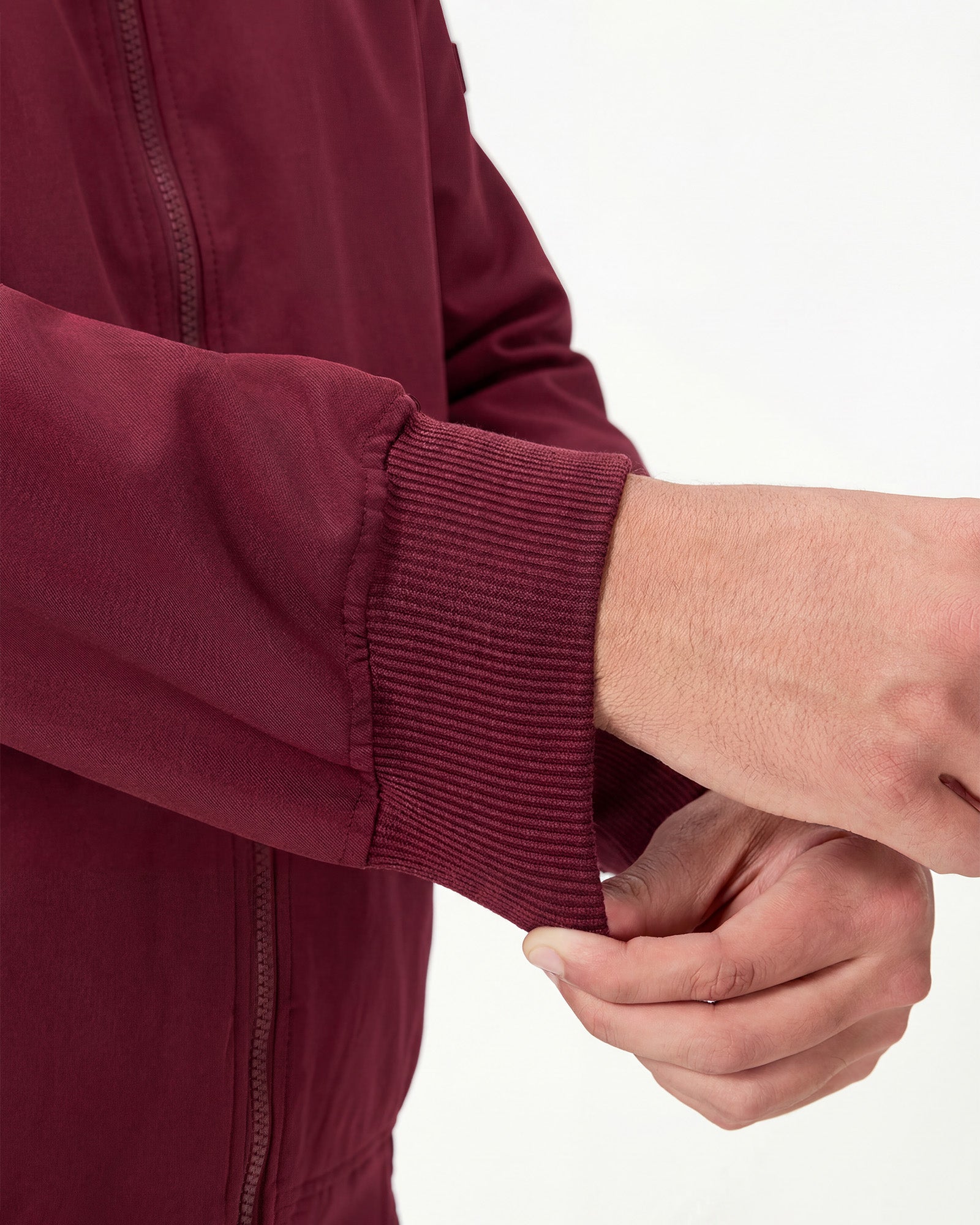 JelriSoFit set quirúrgico de 3 piezas para hombre Vino, detalle del puño elástico